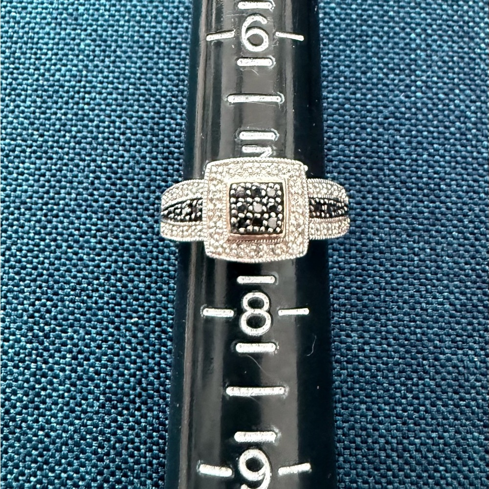 Elegant 925 Silver with Black & White diamonds Women's Ring